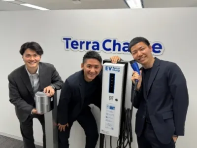 Terra Charge株式会社の【土曜勤務OK】EVインフラベンチャーで充電器設置提案営業に挑戦！の画像